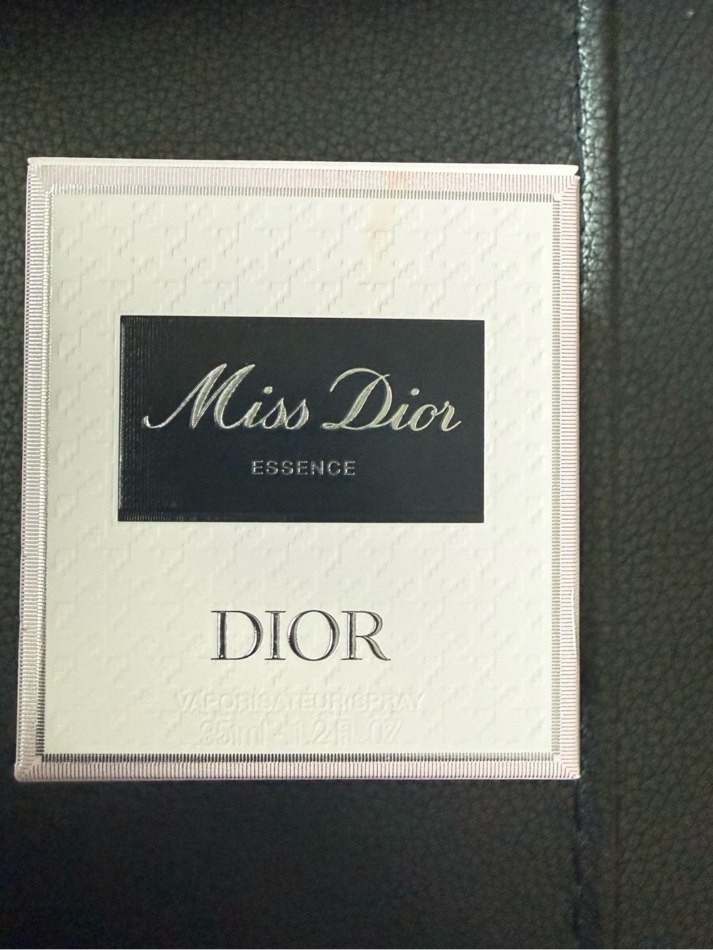 Miss Dior Essence Parfum - Picture 7 of 11